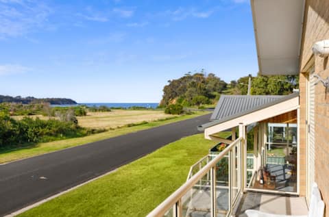 Tomakin family beach house