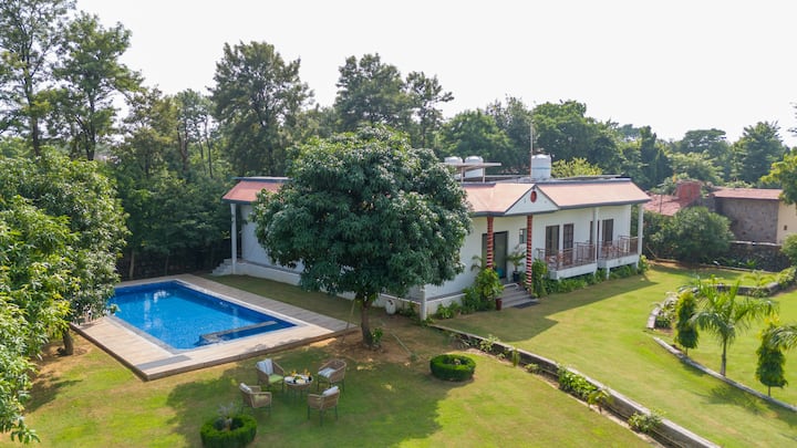5 Bhk Villa W/ Pool, Garden & Balconies - Manesar