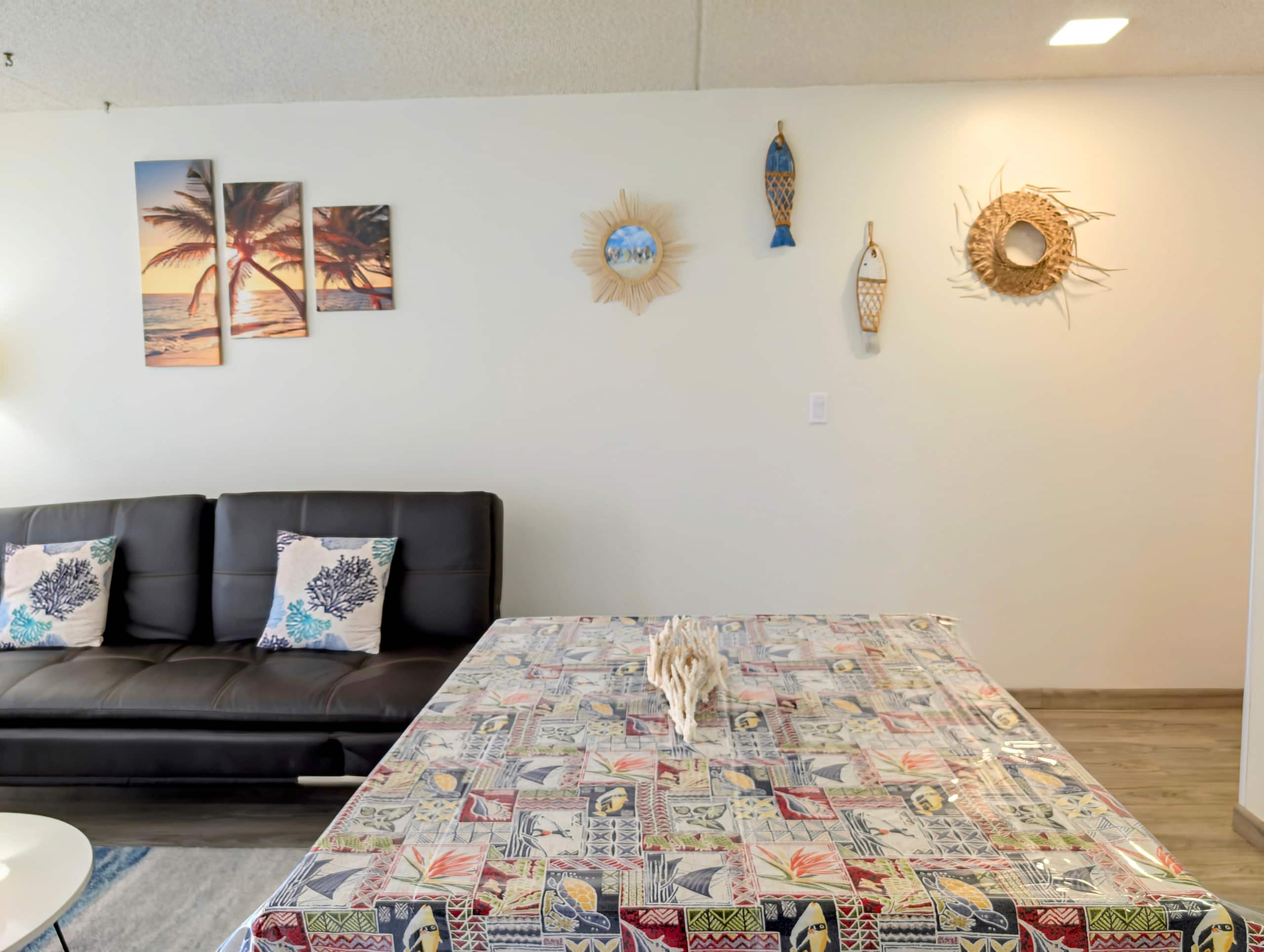 Condo in Honolulu · ★4.97 · 1 bedroom · 3 beds · 1 private bath - Image 2