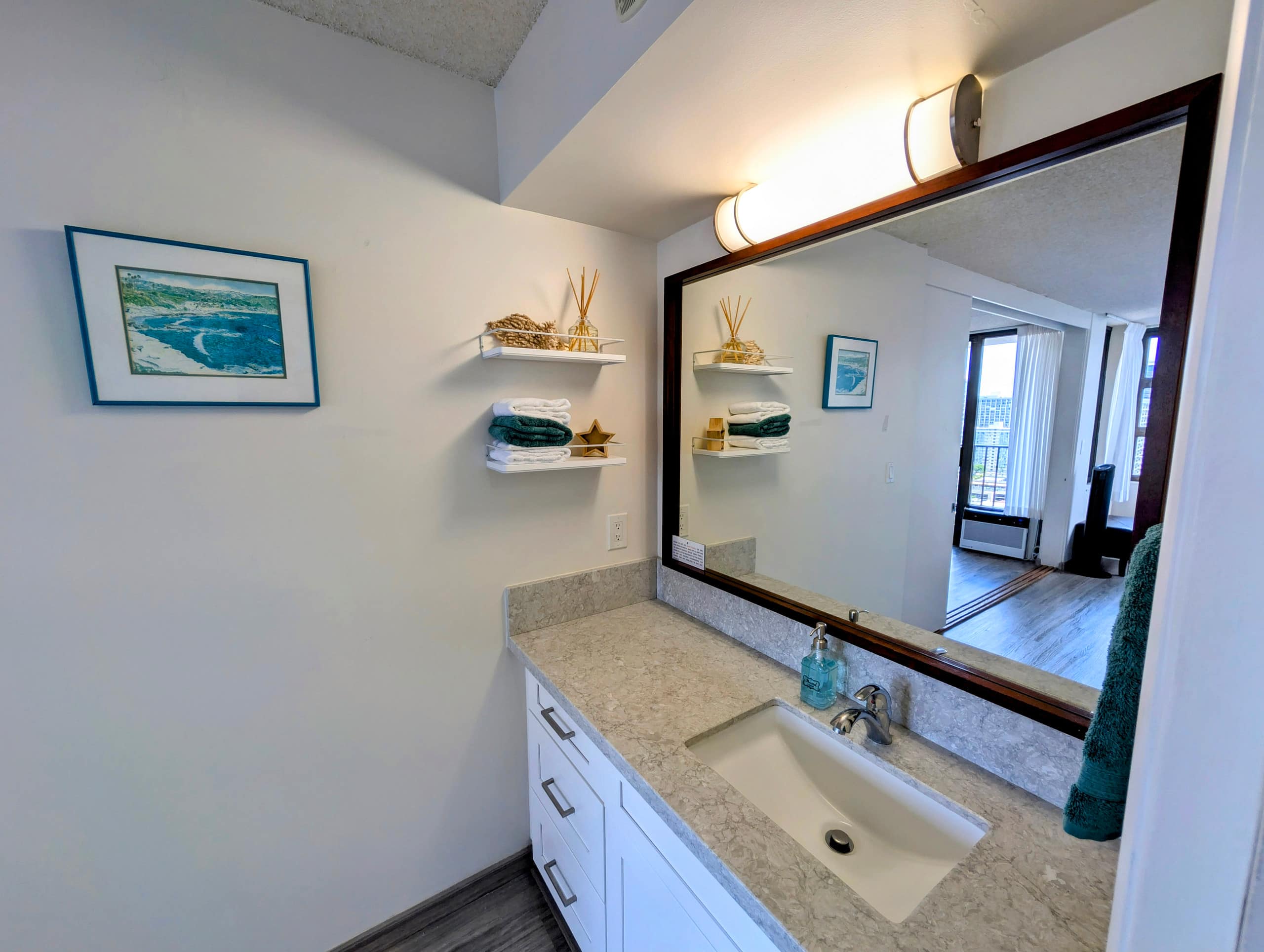 Condo in Honolulu · ★4.97 · 1 bedroom · 3 beds · 1 private bath - Image 12