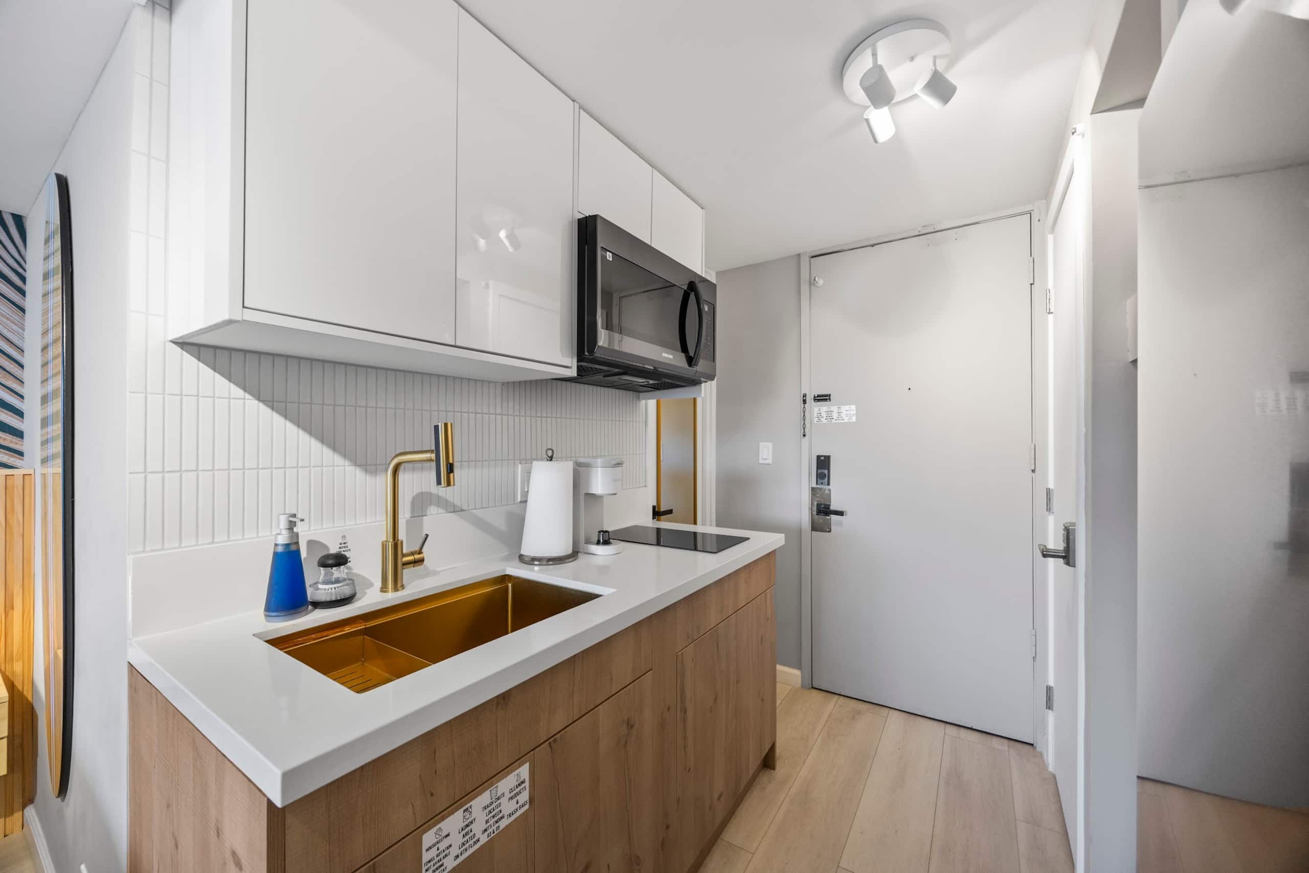 26F-Waikiki King Studio w/Partial Ocean Views - Image 14