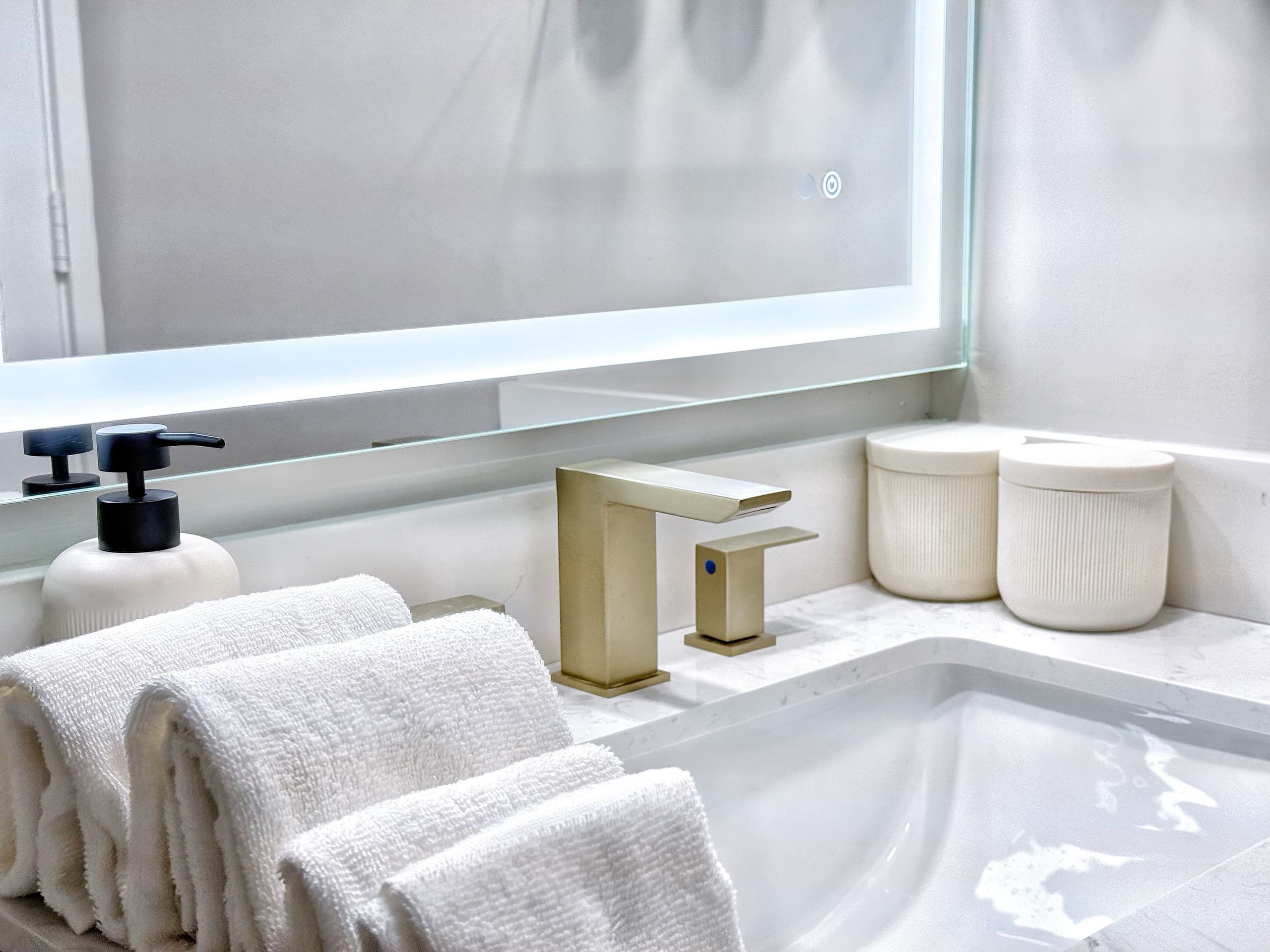 26F-Waikiki King Studio w/Partial Ocean Views - Image 24