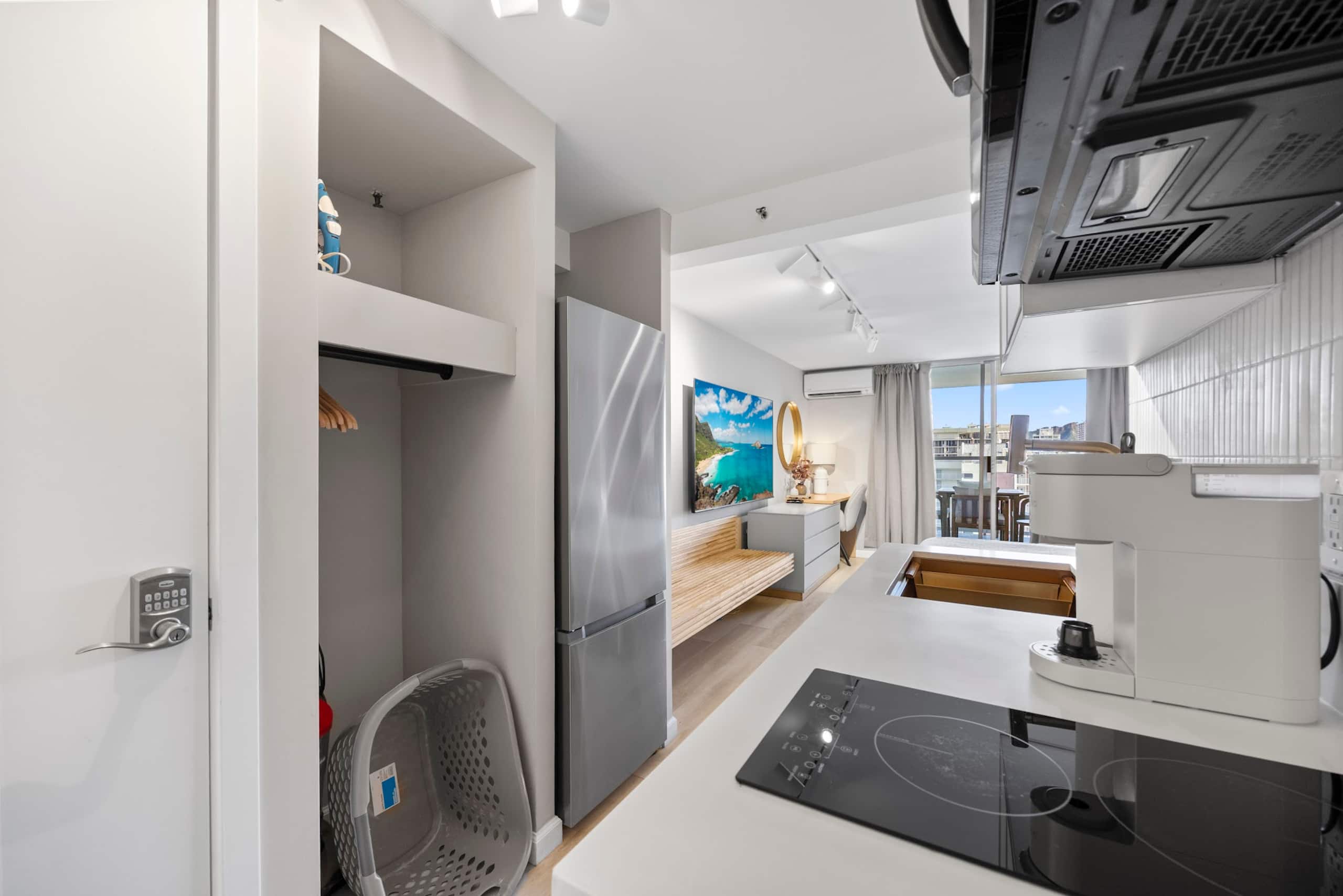 26F-Waikiki King Studio w/Partial Ocean Views - Image 20