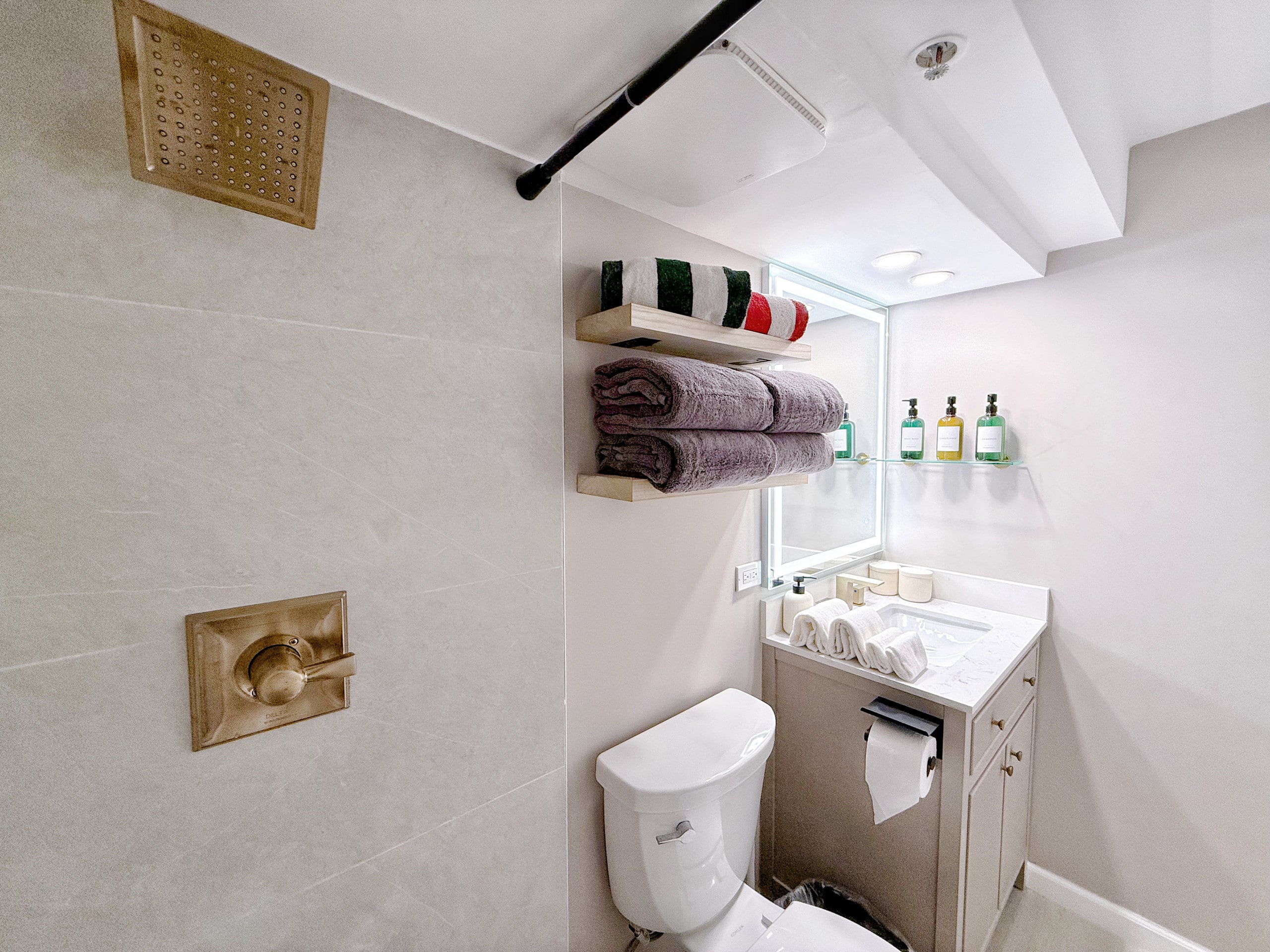 26F-Waikiki King Studio w/Partial Ocean Views - Image 27