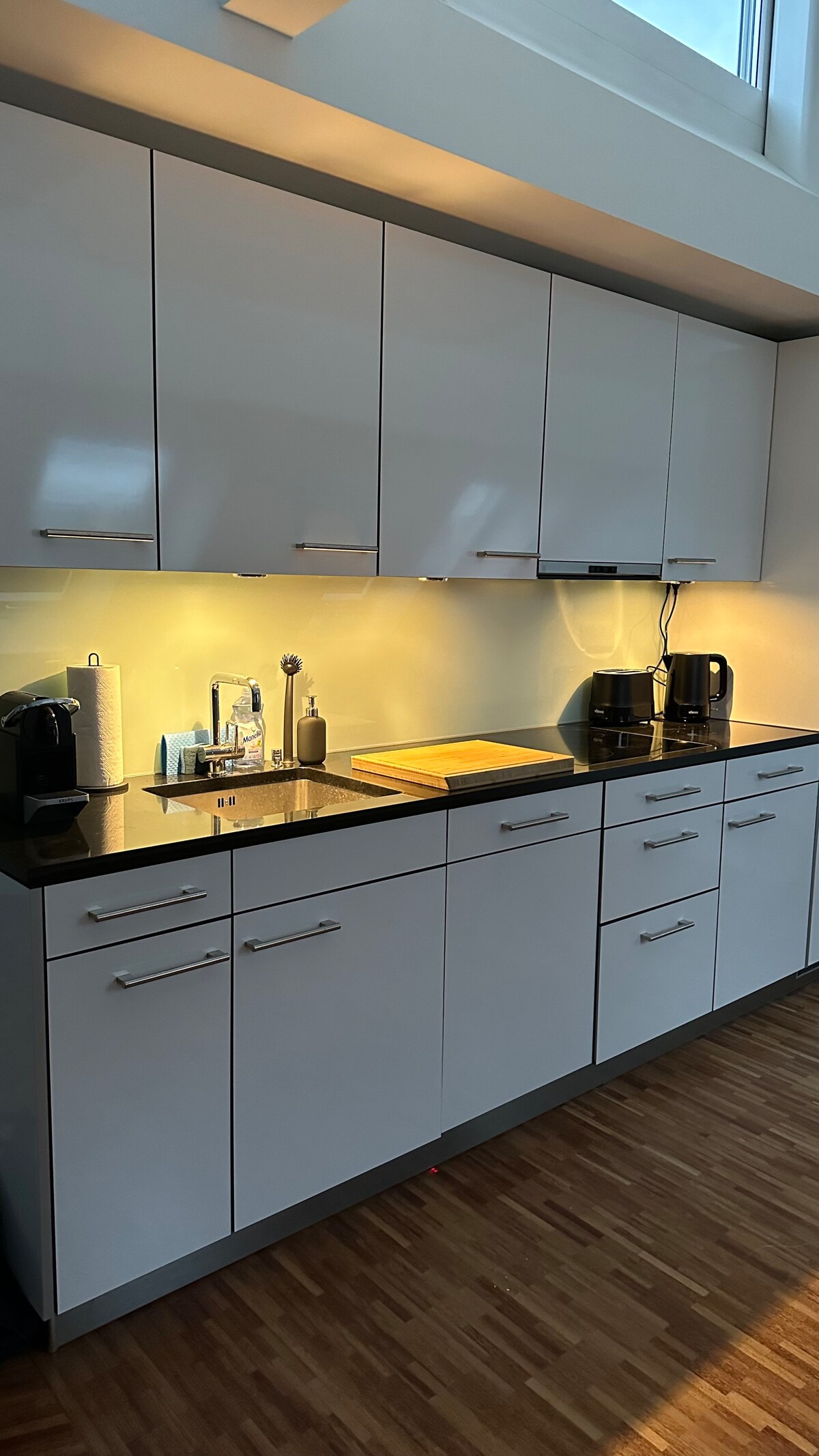 Top performing Airbnb: 3,5 Room Penthouse with amazing Rooftop ( WG9) in Enge