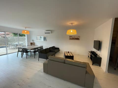 4 bedroom house with terrace/pool