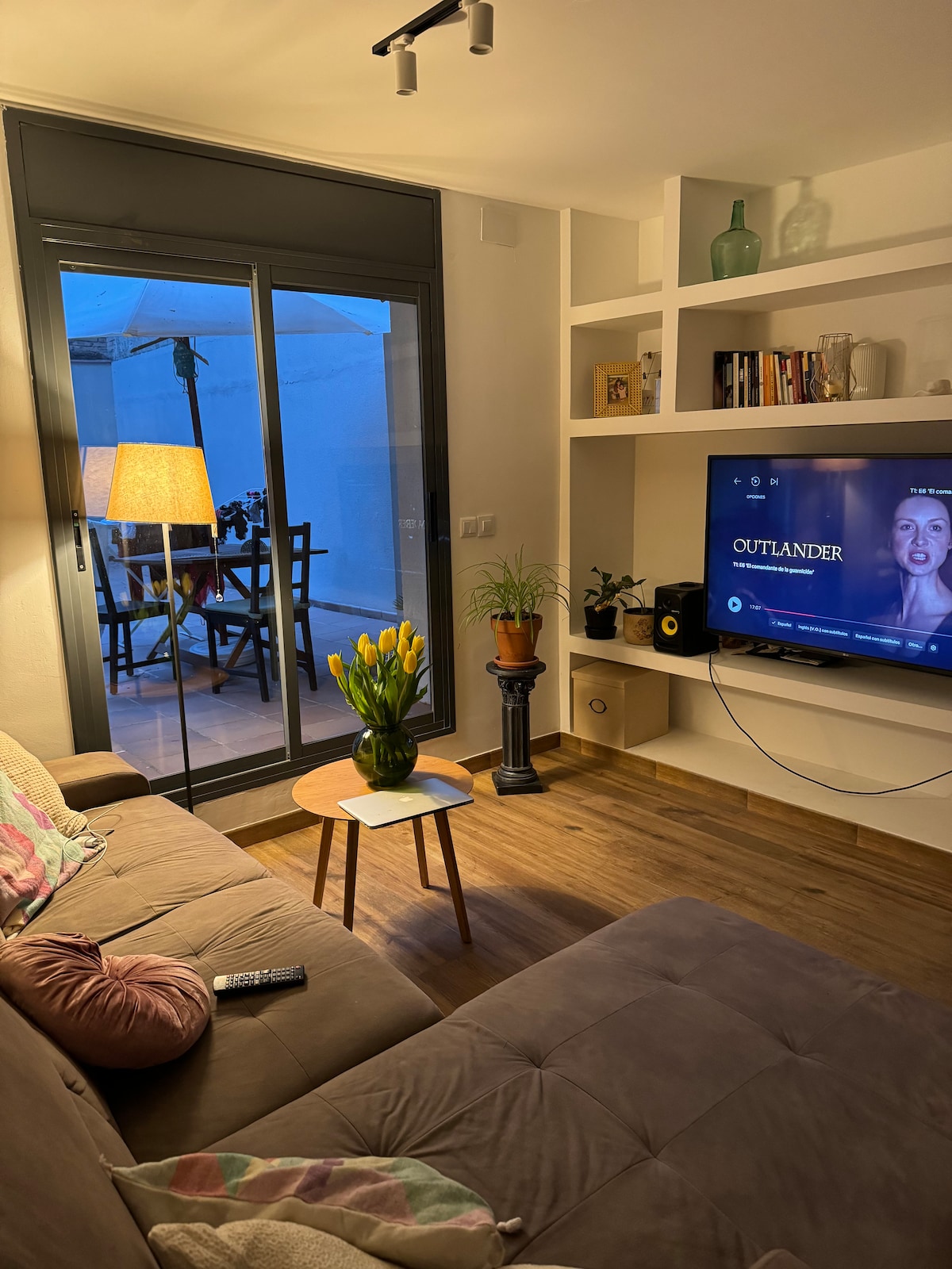 Top Airbnb: Apartment Double room, bright with terrace. in El Barri Gòtic