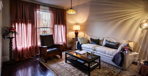 Top performing Airbnb: Tranquil Oasis in the center of Bishop Arts in Bishop Arts District