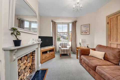 Popular Airbnb listing: Stylish 2 Bed, 2 bathroom with parking available in Bury St. Edmunds