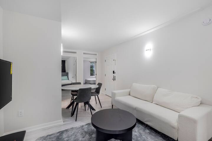 Lovely Manhattan apartment gallery image 3