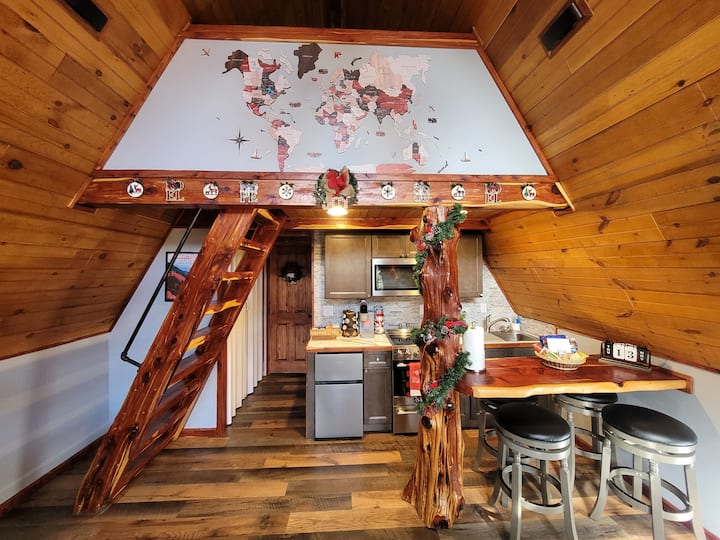 Twin Peaks Chalet - Cabins for Rent in Cosby, Tennessee, United