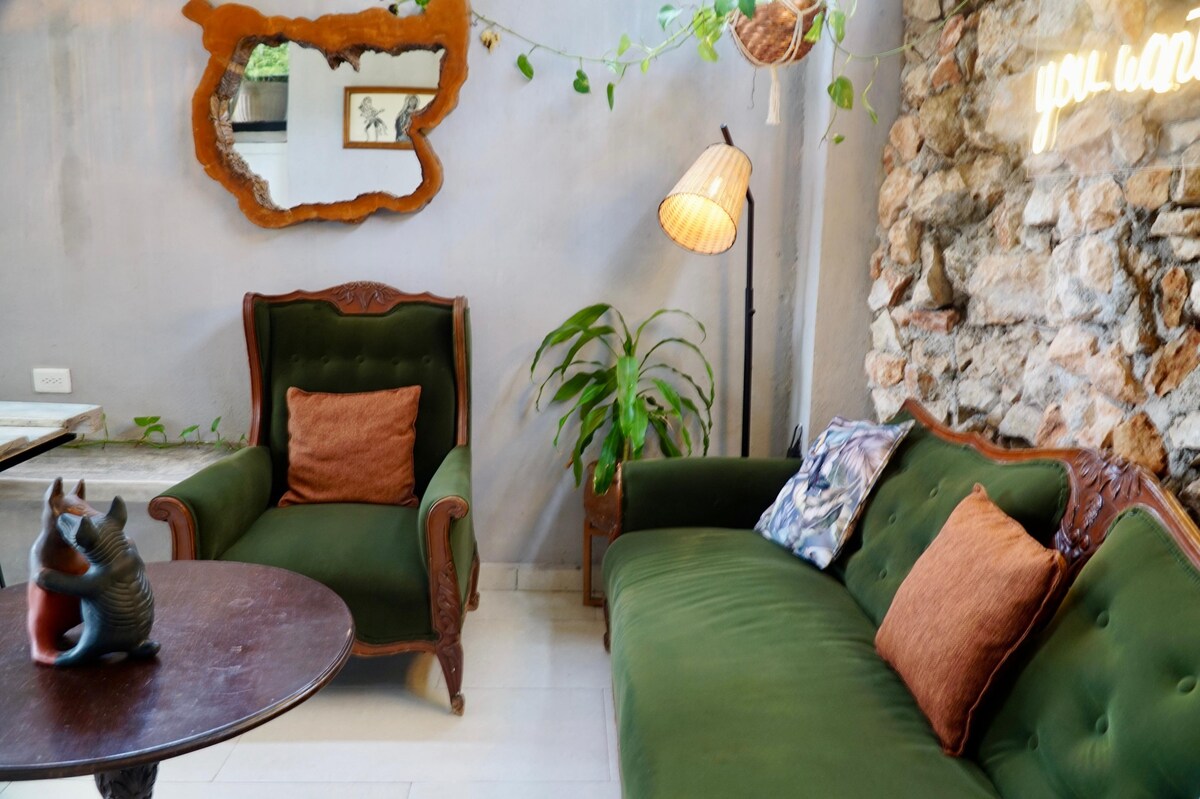 Top Airbnb: Downtown studio with pool and coworking en Barrrio De La Candelaria