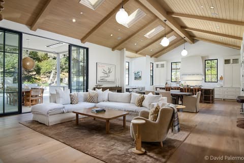 Successful Airbnb property: Olive Mill Luxury- pool/spa, walk to beach & town! in Montecito