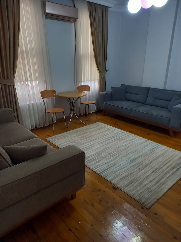 1.kat, 100 M2 Daire
Bahçeli Konak, Elit Ortam, - Fatih