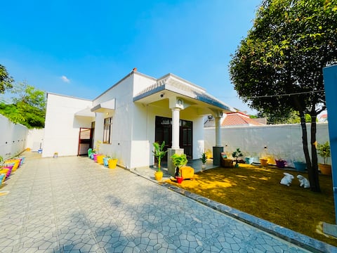 Garden Villa (200 meters from Expo Mart)