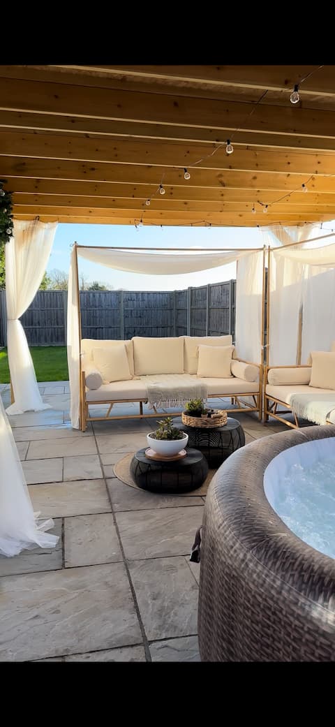 Luxury Cosy Private Gated Barn with Hot tub