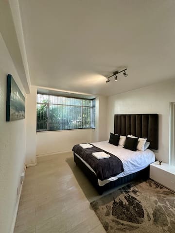Lions Head View Apartment gallery image 3