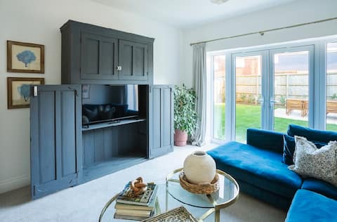 Successful Airbnb property: New build holiday home EV countryside IOW in Isle Of Wight