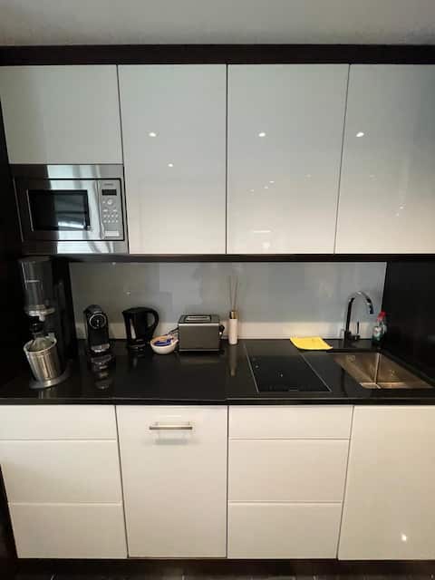 Top performing Airbnb: central, compact & modern, netflix, near to Isar in Glockenbach