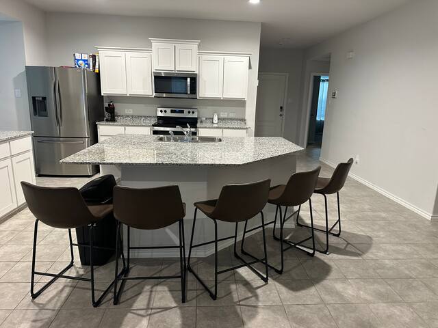 *A Hidden Gem Mins away from the Stockyard! NICE! gallery image 4