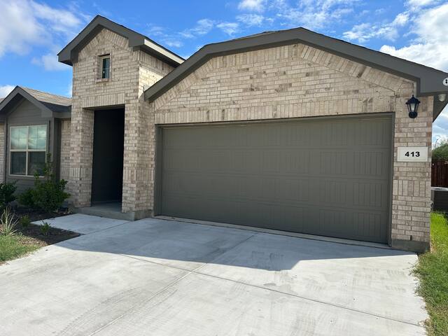 *A Hidden Gem Mins away from the Stockyard! NICE! gallery image 2