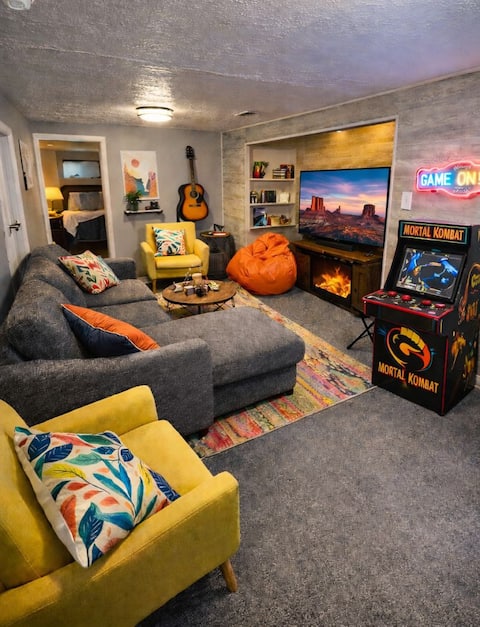 Cozy Fireplace, Game Room, Quiet Area Near Slopes!