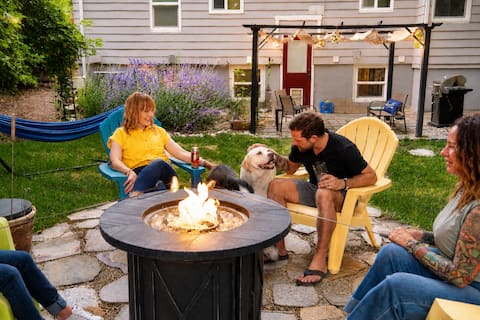 Family friendly & fun w/games, yard, & yoga suite