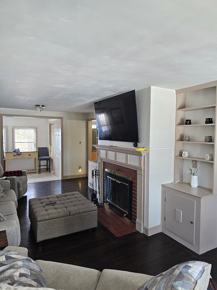 Home In Ludlow, 6 Flags, Mgm Casino, Hiking Trails - ラッドロー, MA