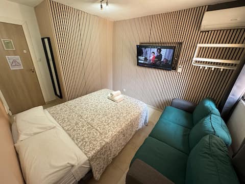 1 Apartment with kitchen. In front of metro 2E