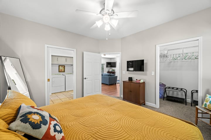 Brand new Sealy mattresses, quality pillows along with an assortment to choose from. Master attaches to full-bathroom/laundry room. Natural light & large mirrors for getting ready. Lie in bed & look at the lake and TV at the same time! 
