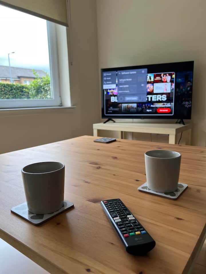 Large, Bright Flat + Free Parking + Fast Wifi - Glasgow