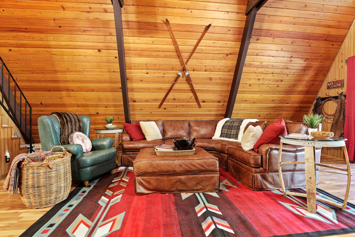 Popular Airbnb listing: Anglewood Retreat~Hot Tub~Game Room~Dogs Welcome! in Heber Overgaard