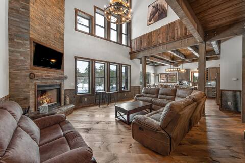 Riverbank Lodge w/heated salt water pool