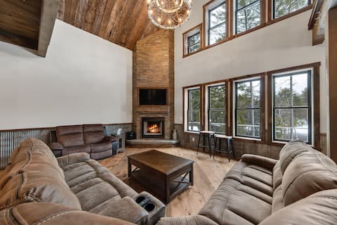 Riverbank Lodge w/heated salt water pool