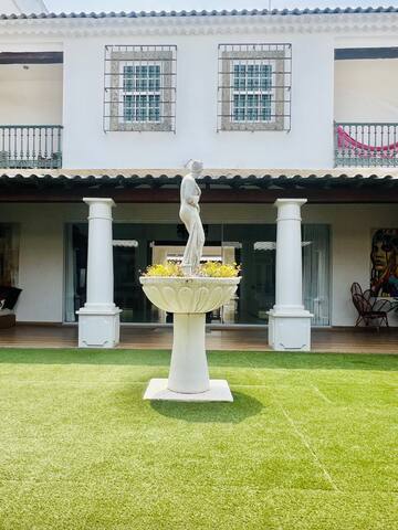 Lindíssima Casa com 5 Suítes jardim e piscina gallery image 2