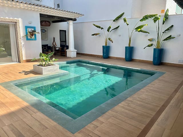 Lindíssima Casa com 5 Suítes jardim e piscina
