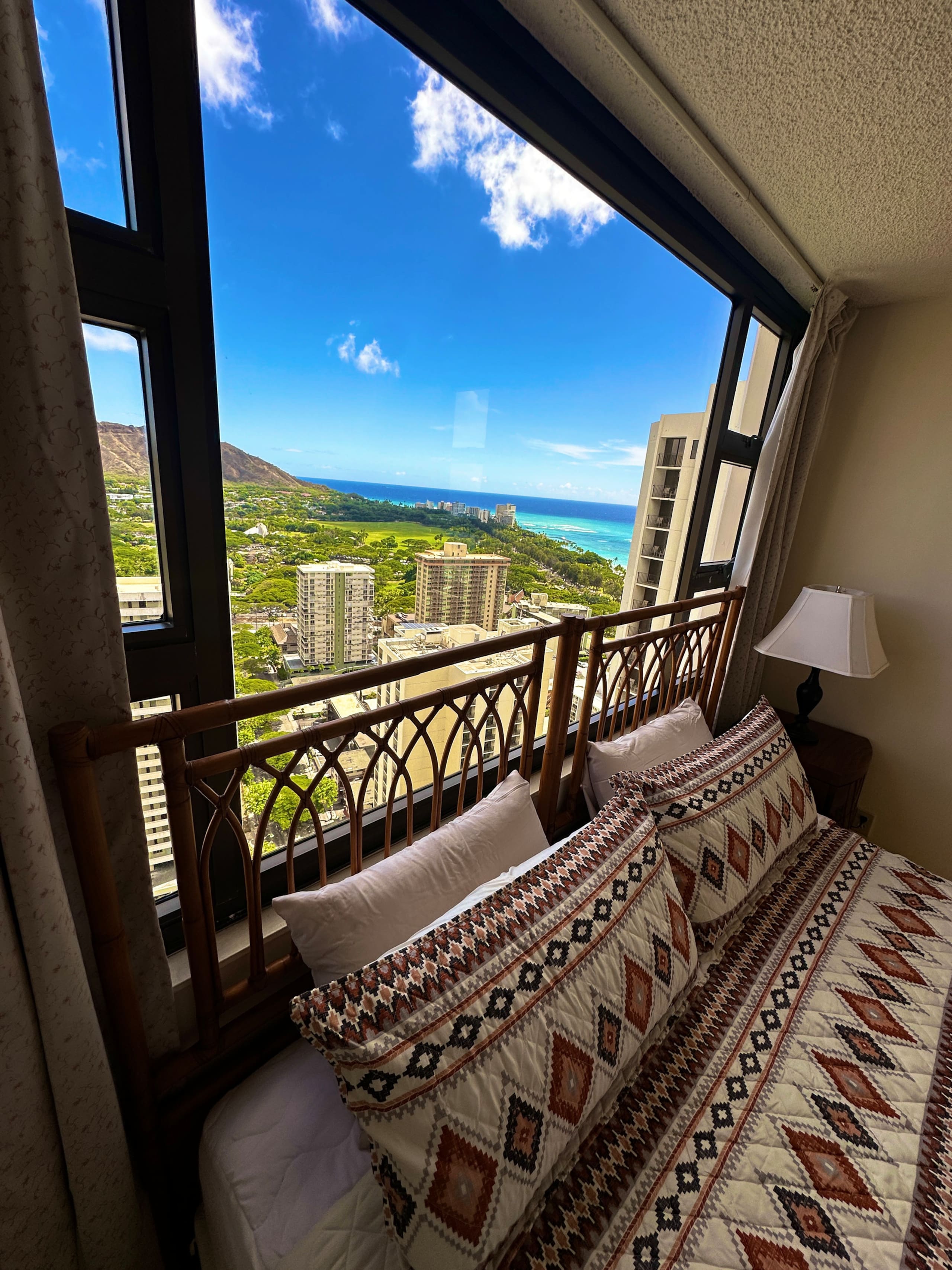 Ocean view Waikiki Banyan condo. Free parking! - Image 7