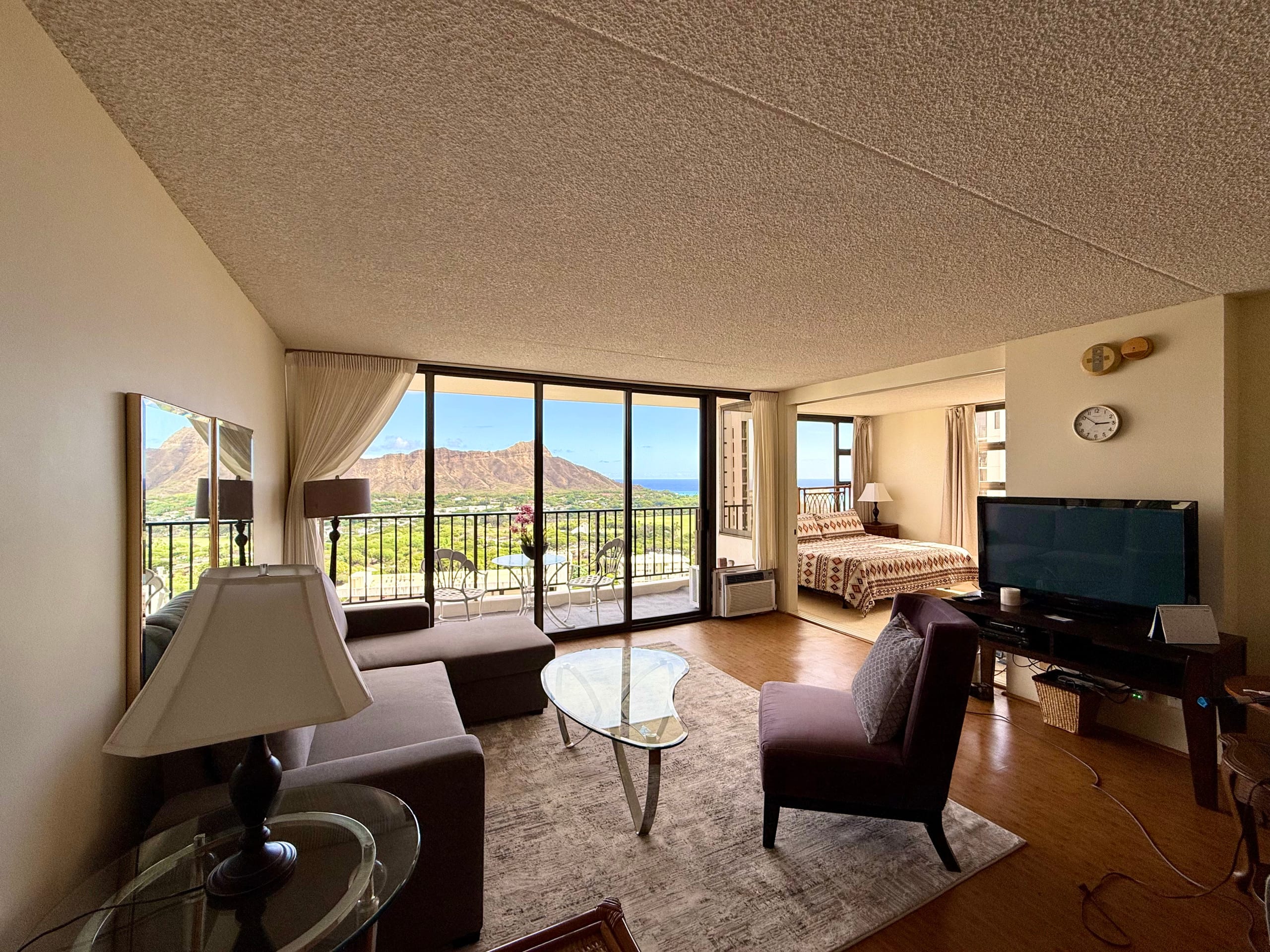 Ocean view Waikiki Banyan condo. Free parking! - Image 2