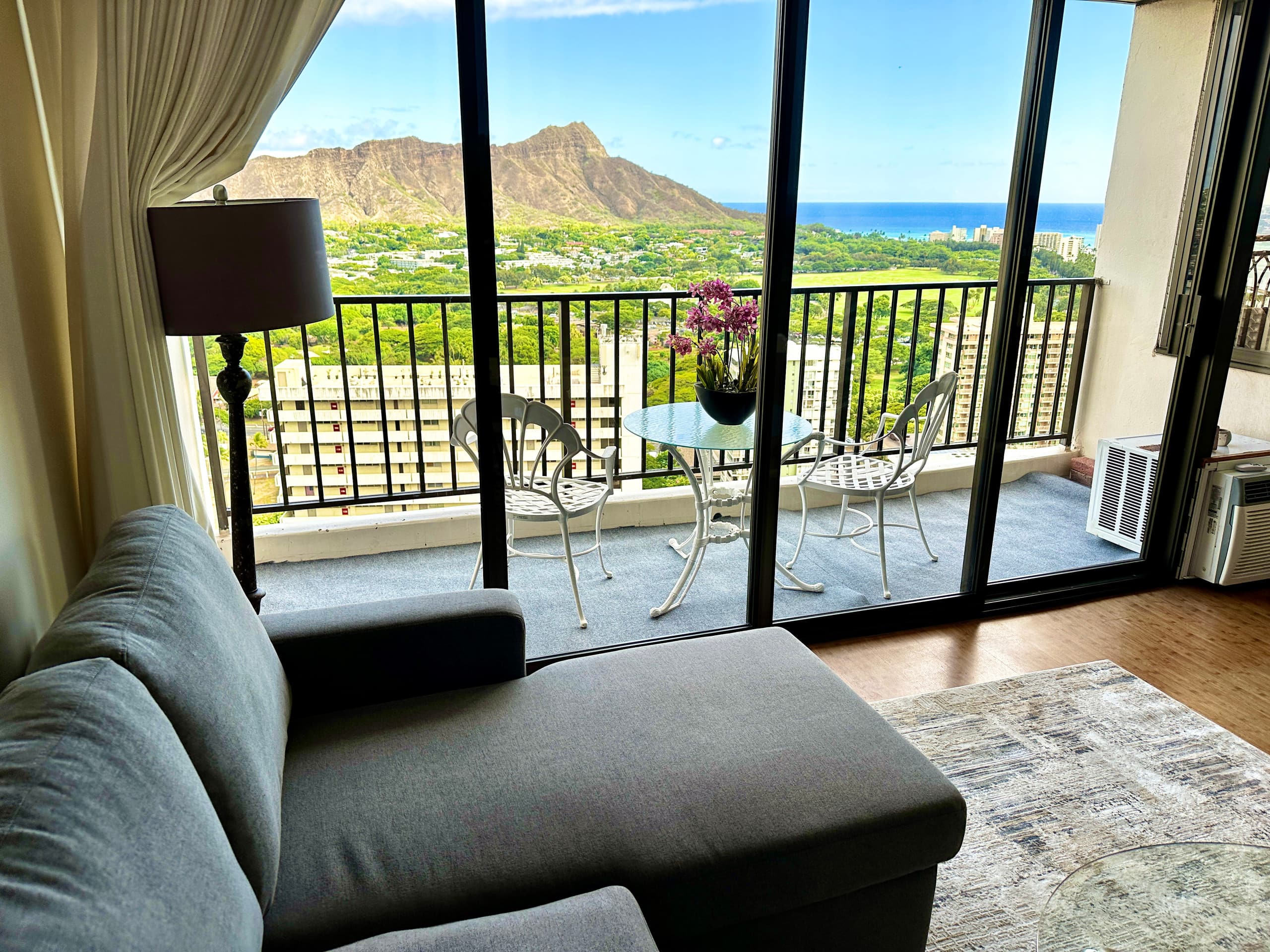 Ocean view Waikiki Banyan condo. Free parking! - Image 3