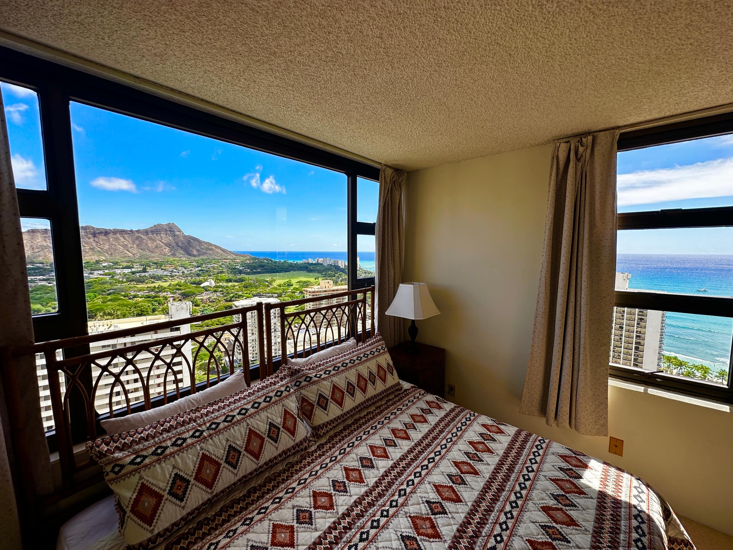 Ocean view Waikiki Banyan condo. Free parking! - Image 6