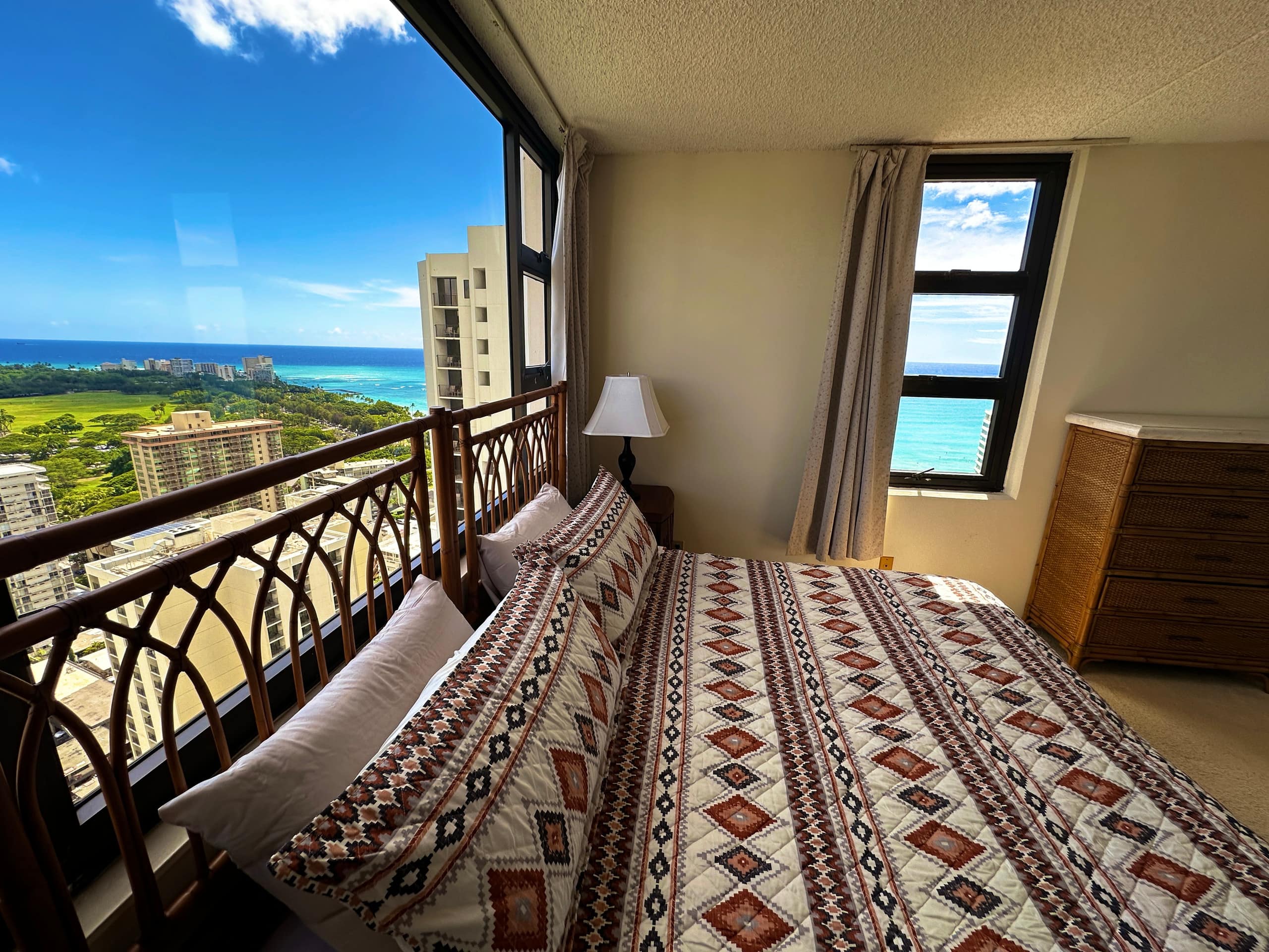 Ocean view Waikiki Banyan condo. Free parking! - Image 5