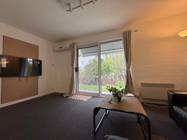 Stylish Rosny Apartment: Quiet & Close To All - Hobart