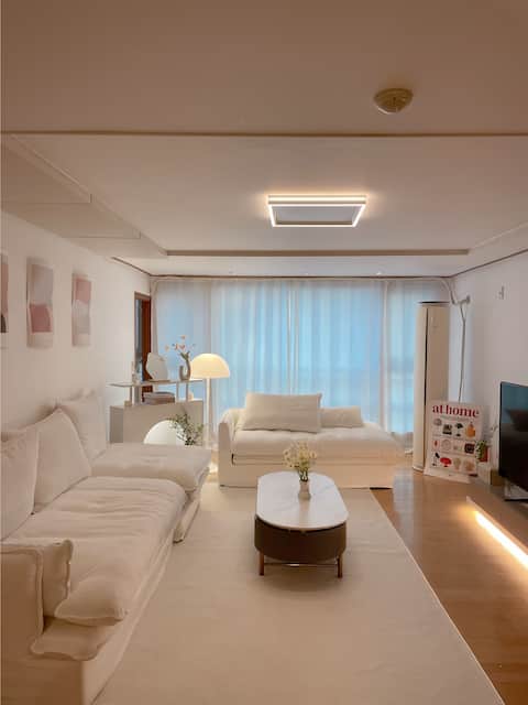 [NEW] Hongik University Station 3 minutes/Shopping area 1 second/Modern/Spacious house/Best location
