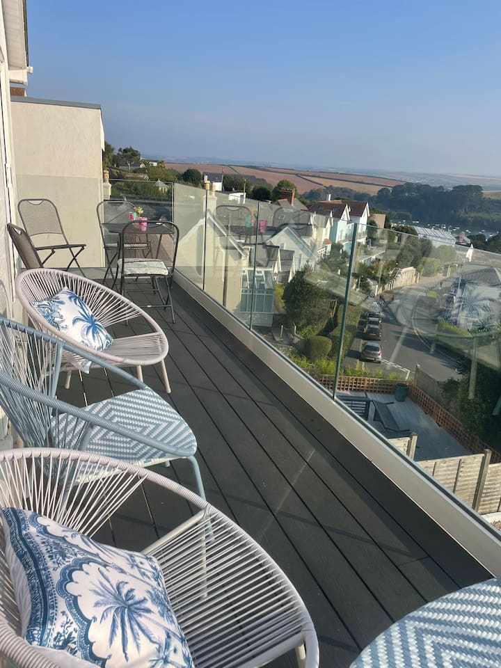 Stunning View, Central, Sleeps 8-10, 4 Bathrooms. - Salcombe
