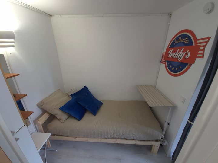Cabine avec lit d'appoint