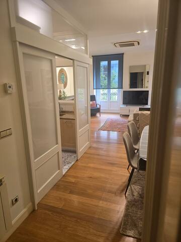 Downtown elegance space with AC. License ESS03547 gallery image 3