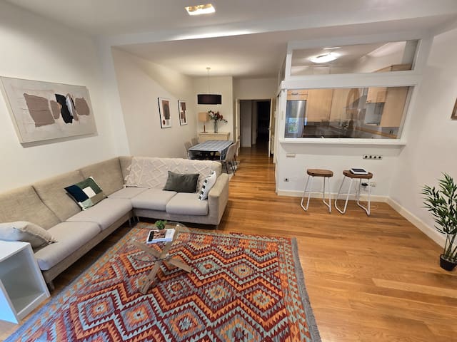 Downtown elegance space with AC. License ESS03547