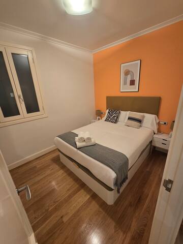 Downtown elegance space with AC. License ESS03547 gallery image 5