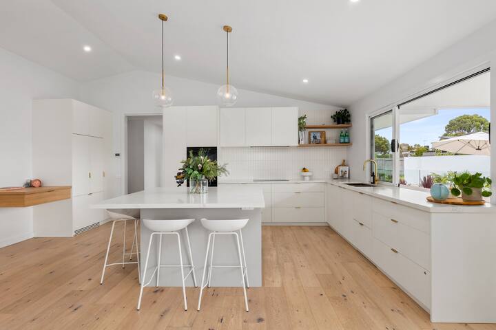 Coastal Retreat with Pool — Sleeps 10 gallery image 4