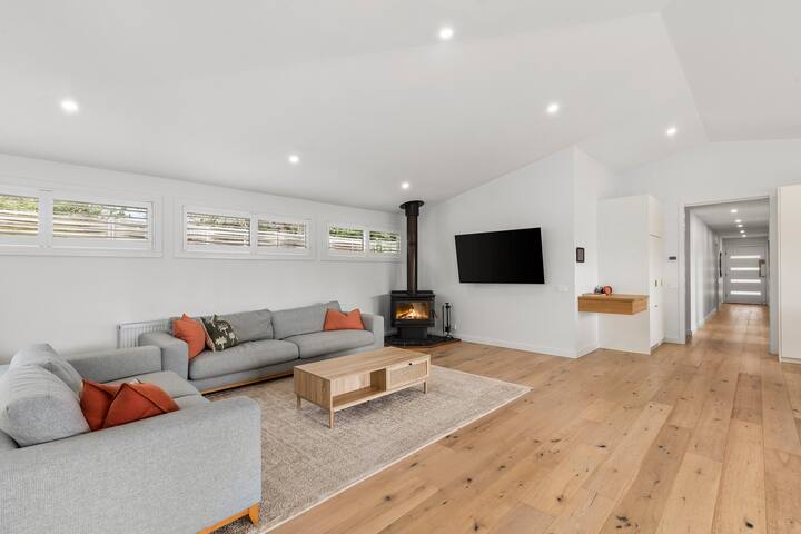 Coastal Retreat with Pool — Sleeps 10 gallery image 5